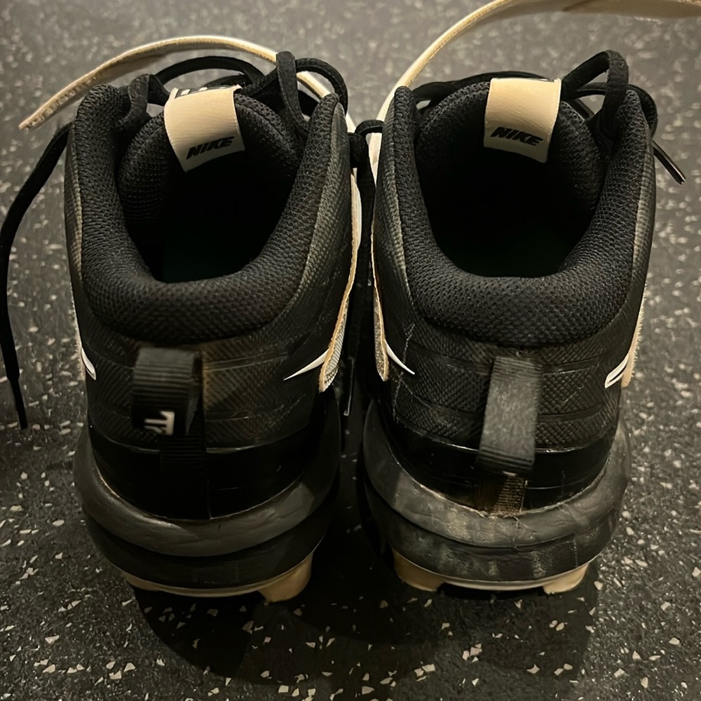 Boys size 5.5 cleats